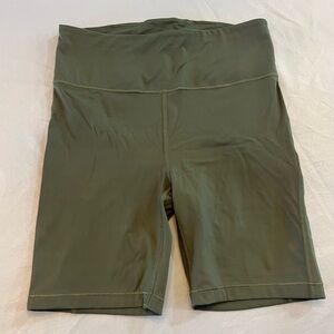 ATHLETA Women’s Ultimate Stash Pocket 7” Shorts, Size Small.